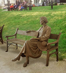 Virginia Woolf statue